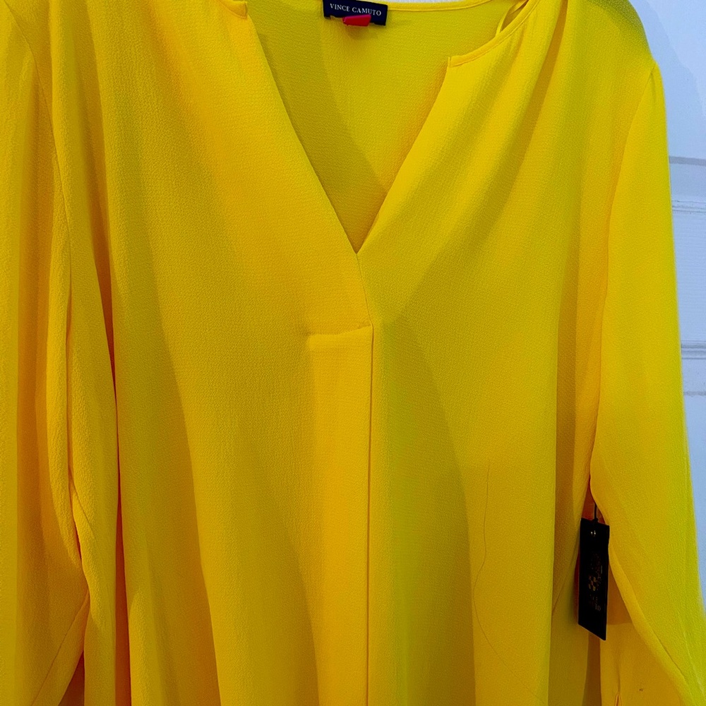 XL Vince Camuto  blouse prim yellow.